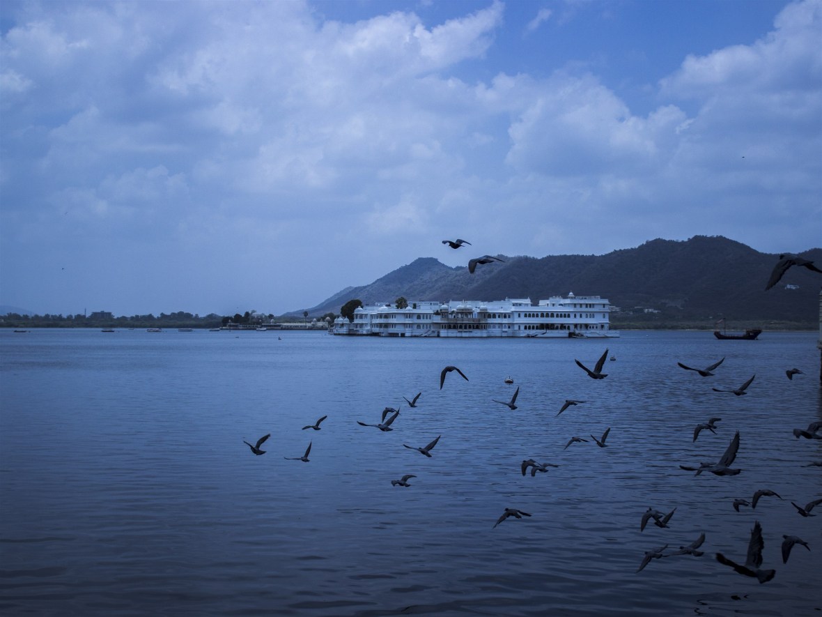 This picture was captured at lake Pichola in Udaipur.